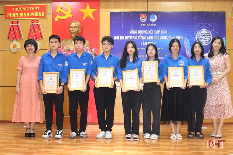 Trao giải Hội thi Olympic Tiếng Anh học sinh, sinh viên lần thứ V