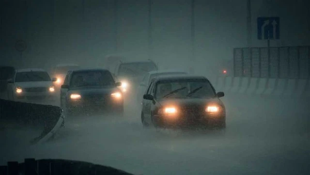 6 điều cần lưu ý khi lái ô tô dưới trời mưa