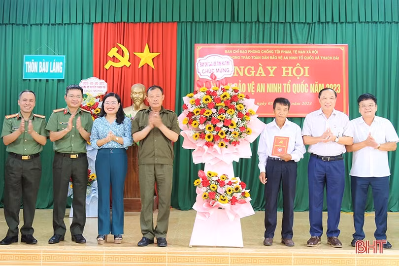 Lãnh đạo tỉnh chung vui “Ngày hội toàn dân bảo vệ an ninh Tổ quốc” tại Thạch Hà