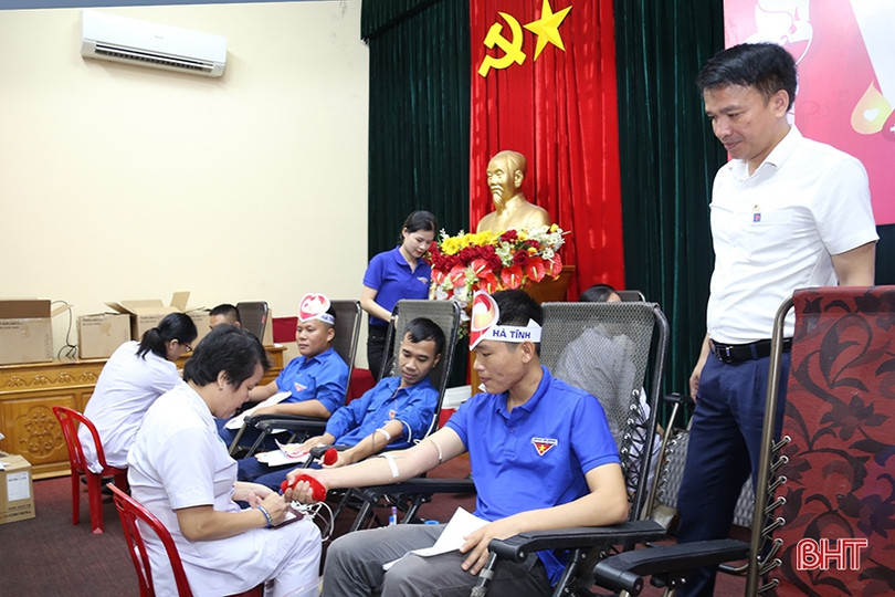 Cán bộ, nhân viên Xăng dầu Hà Tĩnh hiến 66 đơn vị máu tình nguyện