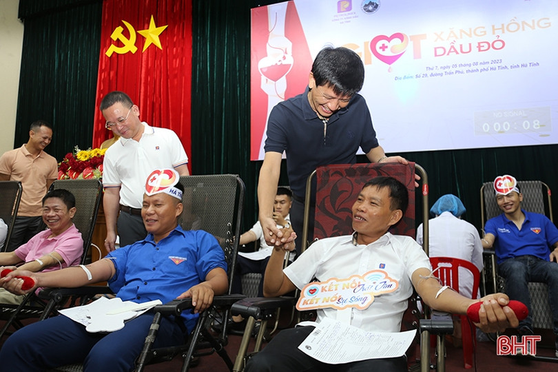 Cán bộ, nhân viên Xăng dầu Hà Tĩnh hiến 66 đơn vị máu tình nguyện