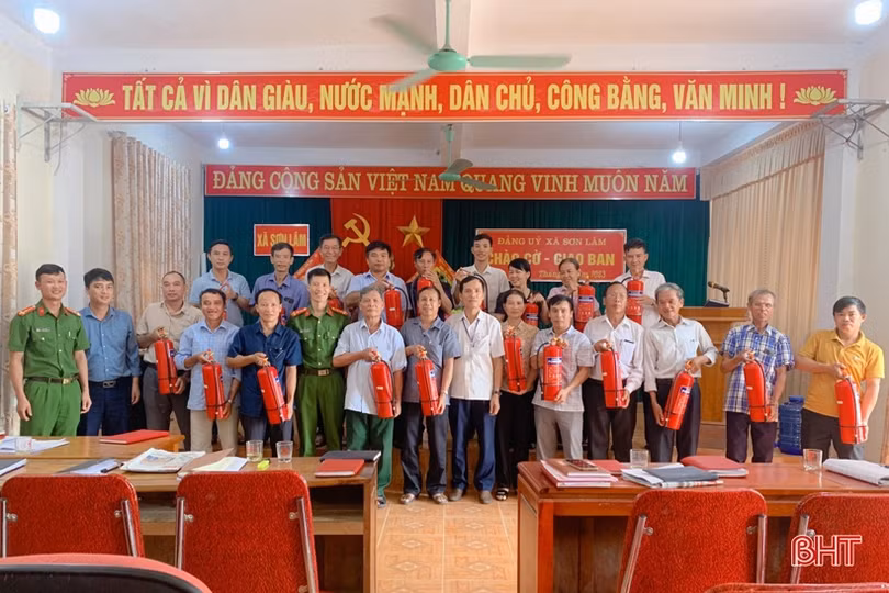 Hương Sơn lan tỏa thông điệp “Nhà tôi có bình chữa cháy”