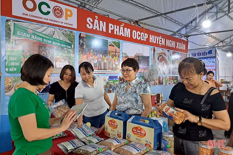 Hơn 80 gian hàng tham gia Hội chợ Thương mại du lịch huyện Nghi Xuân