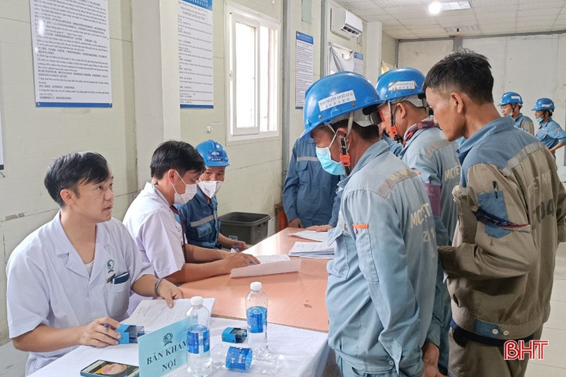 Khám sức khỏe định kỳ cho 1.100 công nhân ở Khu Kinh tế Vũng Áng