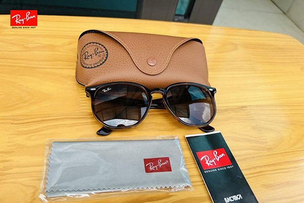Bật mí địa chỉ mua mắt kính Rayban nam nữ chính hãng không nên bỏ qua