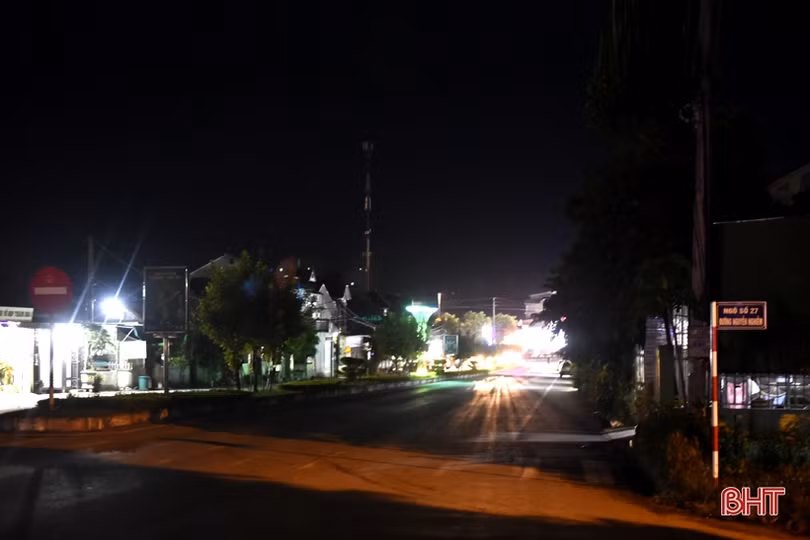 Không có điện chiếu sáng, đường trung tâm thị xã Hồng Lĩnh t iềm ẩn nguy cơ tai nạn giao thông