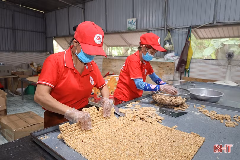 Đậm đà kẹo lạc “OCOP 3 sao” Sửu Hà