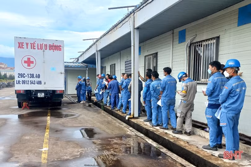 Khám sức khỏe định kỳ cho 1.100 công nhân ở Khu Kinh tế Vũng Áng