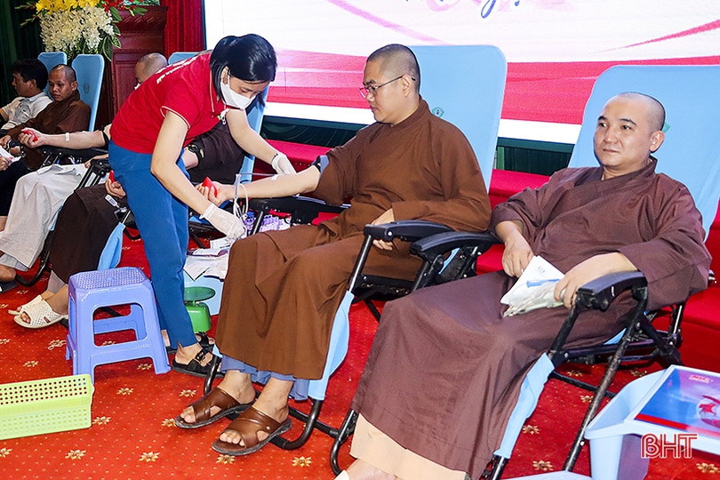 Đức Thọ thu về 300 đơn vị máu trong ngày hội hiến máu tình nguyện