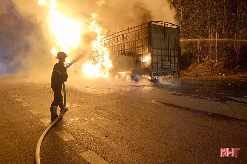 Cảnh sát phòng cháy Hà Tĩnh hướng dẫn kỹ năng thoát nạn trong tình huống khẩn cấp