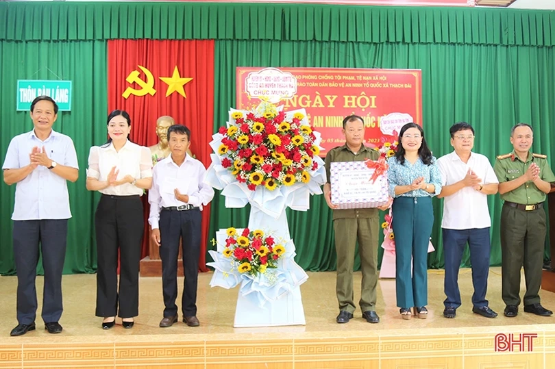 Lãnh đạo tỉnh chung vui “Ngày hội toàn dân bảo vệ an ninh Tổ quốc” tại Thạch Hà