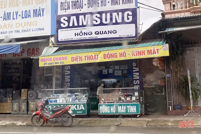 “Trưng dụng” vỉa hè, lòng đường để kinh doanh ở phố núi Hà Tĩnh