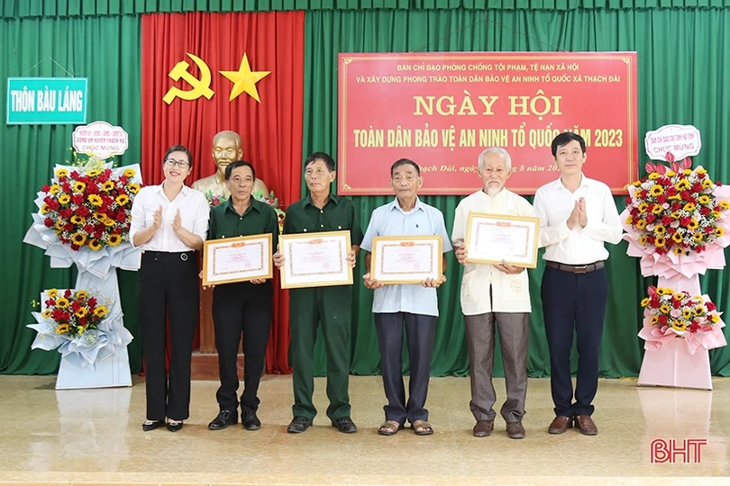 Lãnh đạo tỉnh chung vui “Ngày hội toàn dân bảo vệ an ninh Tổ quốc” tại Thạch Hà