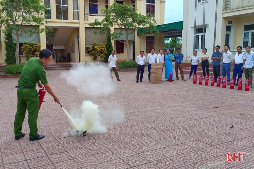 Hương Sơn lan tỏa thông điệp “Nhà tôi có bình chữa cháy”