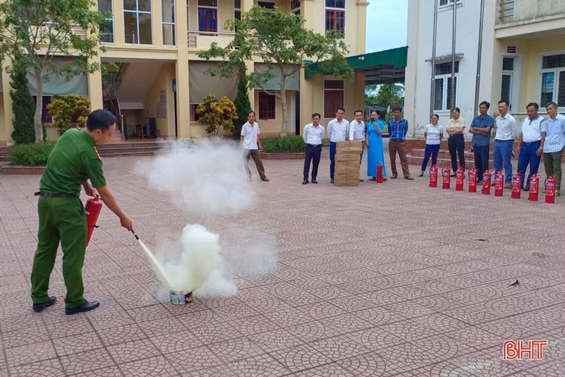 Hương Sơn lan tỏa thông điệp “Nhà tôi có bình chữa cháy”