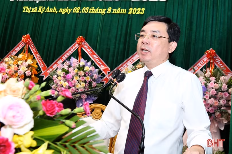 Ông Lê Thanh Nghị được bầu giữ chức Chủ tịch Liên đoàn Lao động thị xã Kỳ Anh