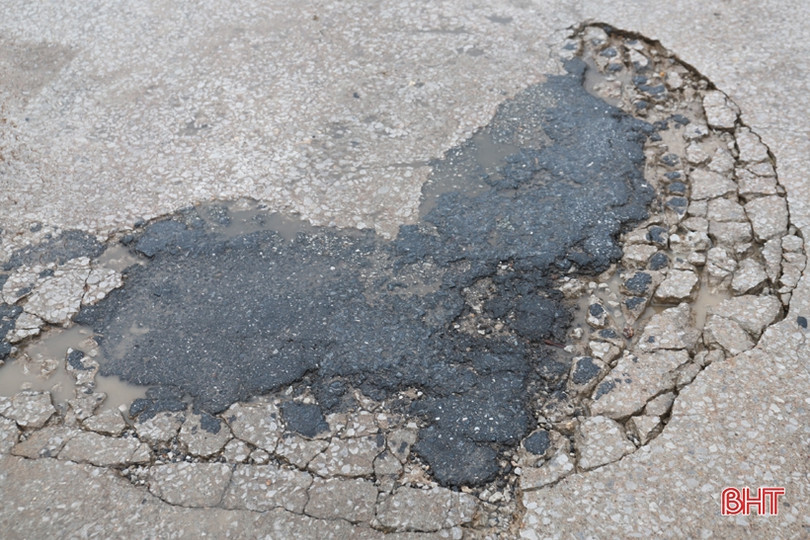 Mặt cầu Hương Đại xuống cấp, gây mất an toàn giao thông