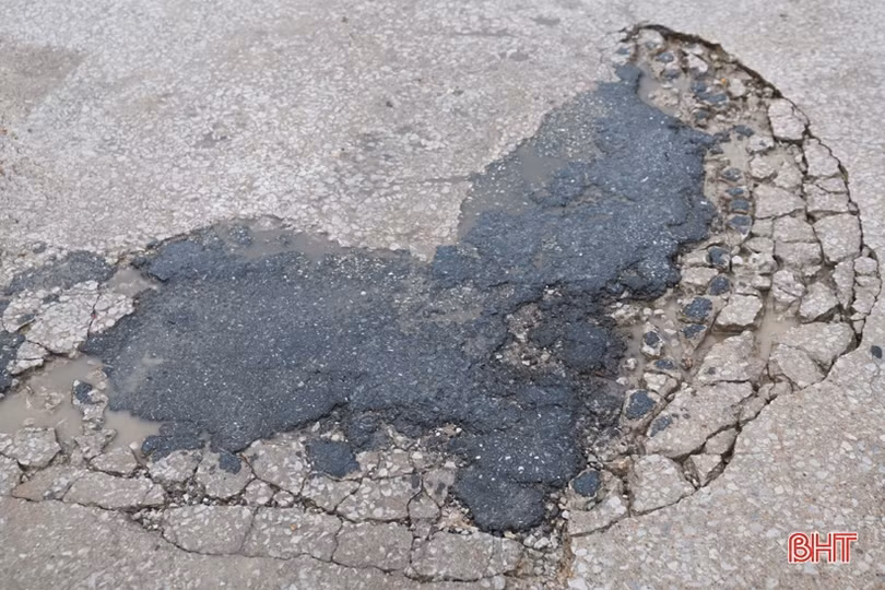 Mặt cầu Hương Đại xuống cấp, gây mất an toàn giao thông