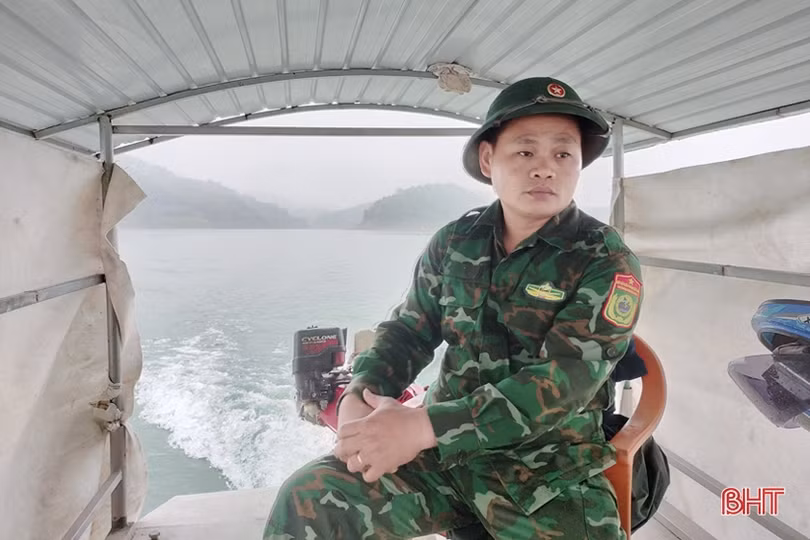 Chuyện người lính tiếp phẩm với hành trình cả trăm cây số mỗi ngày