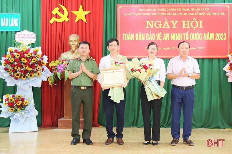 Lãnh đạo tỉnh chung vui “Ngày hội toàn dân bảo vệ an ninh Tổ quốc” tại Thạch Hà