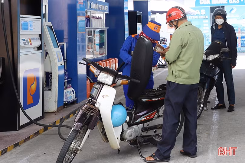 Lương tăng và nỗi lo giá cả hàng hóa “leo thang”