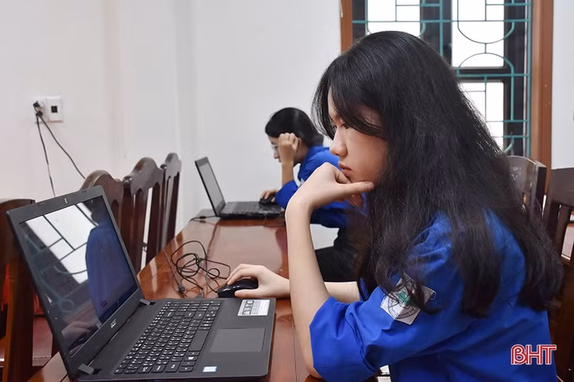 Trao giải Hội thi Olympic Tiếng Anh học sinh, sinh viên lần thứ V