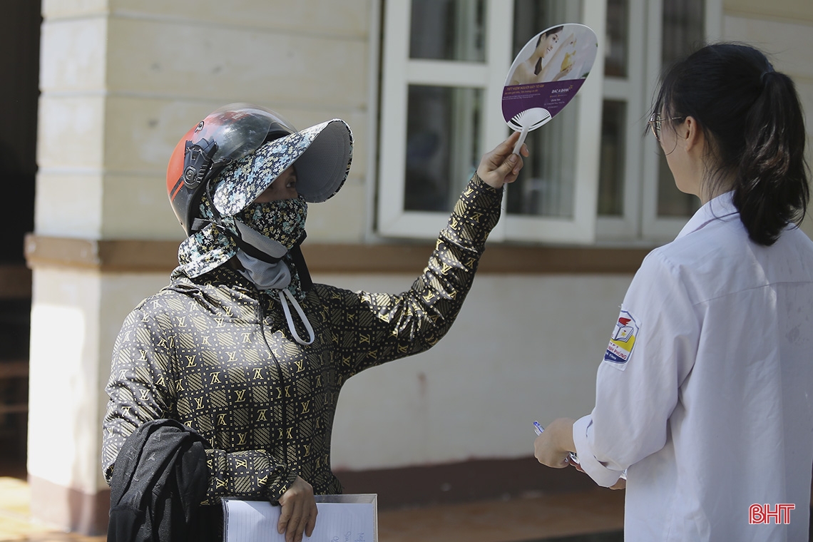 Những khoảnh khắc đáng nhớ trong ngày đầu Kỳ thi tốt nghiệp THPT