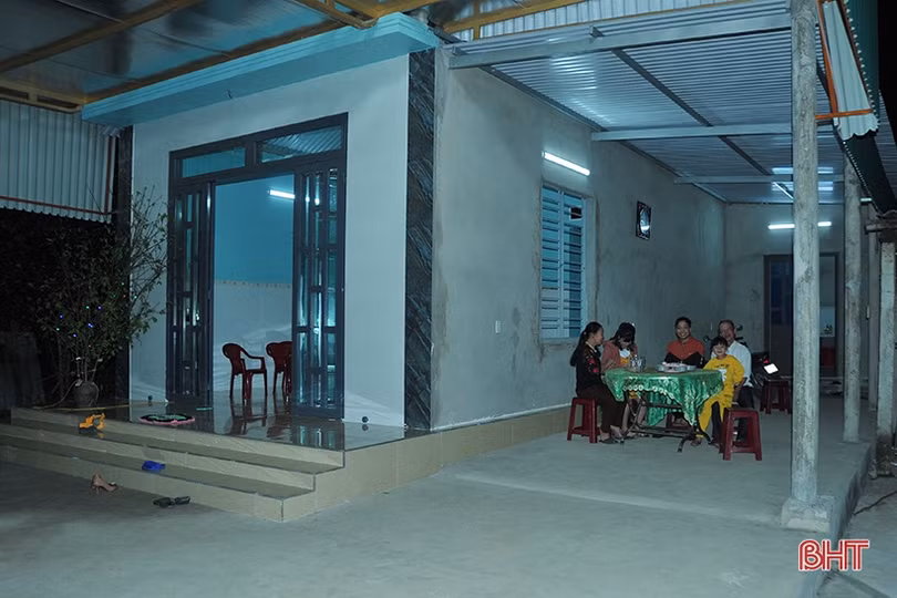 Kiểu kiến trúc độc đáo biến sân thành... phòng khách của người dân Hương Khê