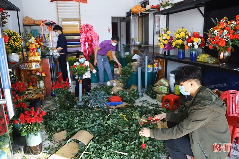 Tiểu thương Hà Tĩnh mở bán sớm, rau xanh đắt hàng