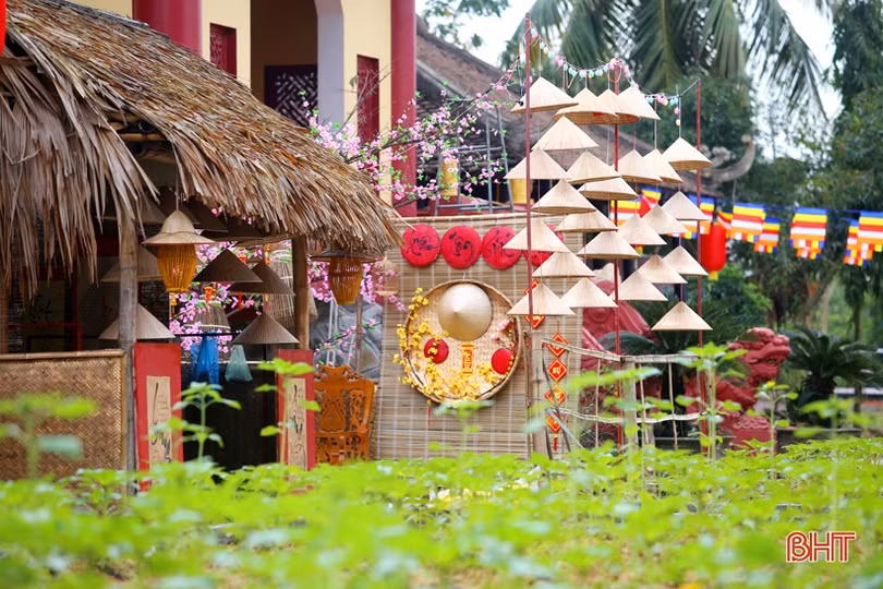 Tràn ngập hương vị tết tại ngôi chùa bên dòng sông Hộ Độ