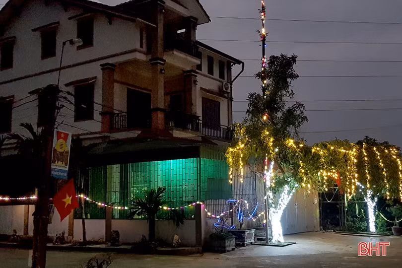 Ánh đèn màu rực rỡ đường xuân Hà Tĩnh