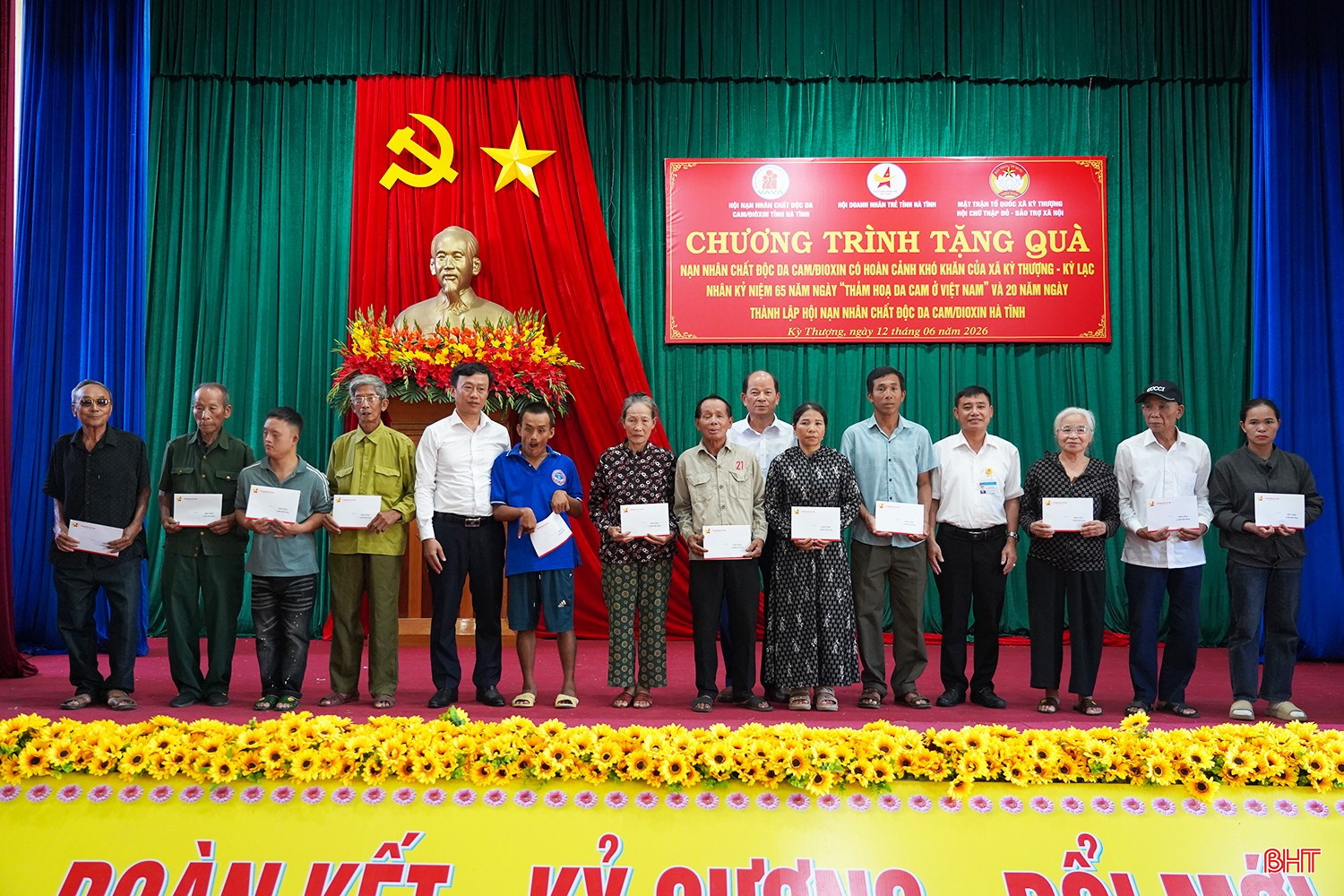 Chương trình trao quà lần này được tổ chức nhân dịp 65 năm thảm họa da cam ở Việt Nam (10/8/1961-10/8/2026) và 20 năm Ngày thành lập Hội Nạn nhân chất độc da cam/dioxin Hà Tĩnh (8/8/2006-8/8/2026).