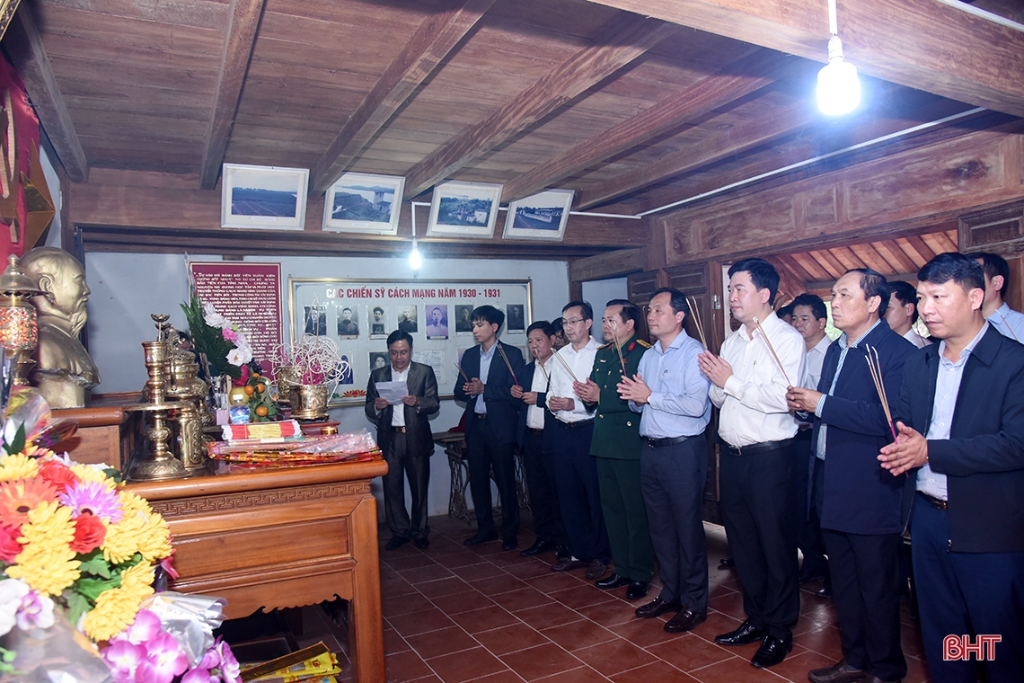 Lãnh đạo tỉnh dâng hương tưởng niệm Bí thư Tỉnh ủy đầu tiên của Hà Tĩnh và các địa chỉ đỏ tại Nghệ An