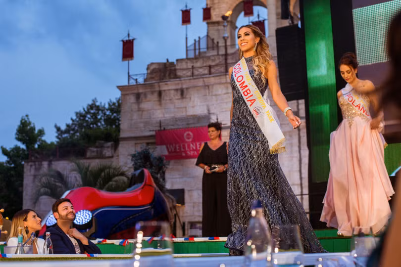Người đẹp Bỉ đoạt vương miện Miss World Cup 2018