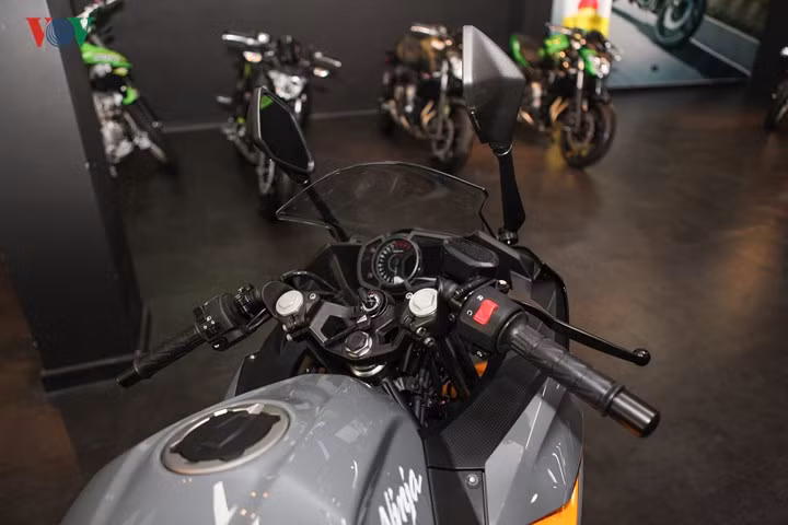 Cận cảnh Kawasaki Ninja 400 ABS 2018 giá 153 triệu đồng
