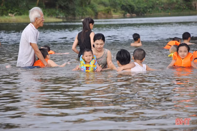 Một dòng Ngàn Sâu...