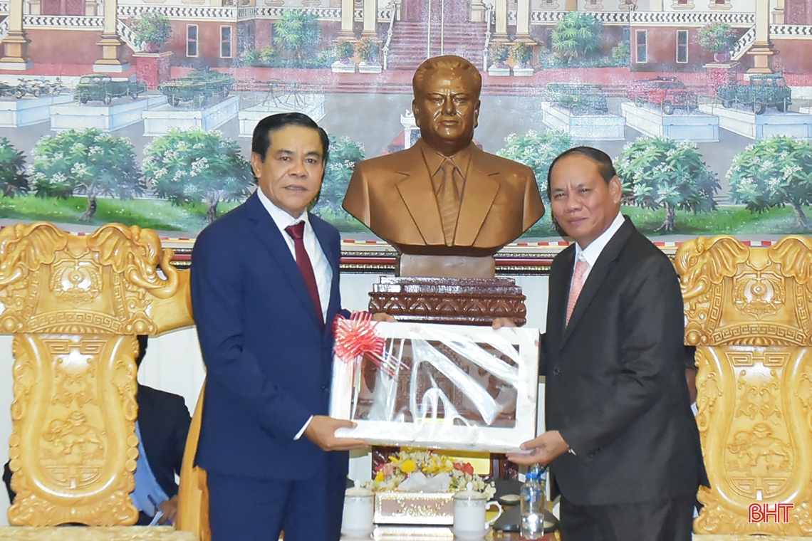 Đoàn công tác tỉnh Hà Tĩnh chào xã giao Phó Thủ tướng kiêm Bộ trưởng Bộ Công an nước CHDCND Lào