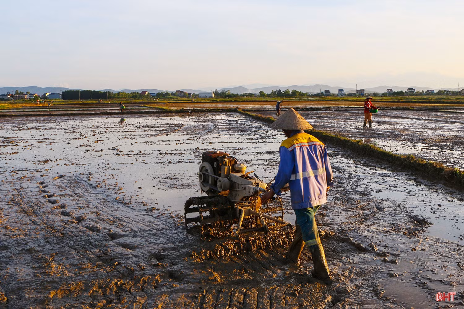 Xuôi dòng Kẻ Gỗ…