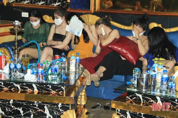 Khởi tố bị can thứ 2 liên quan đến vụ 76 đối tượng “phê” ma túy trong quán karaoke ở thị trấn Xuân An 