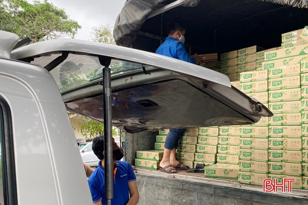 Vinasoy ủng hộ hơn 114.000 hộp sữa cho công tác phòng chống dịch ở Hà Tĩnh