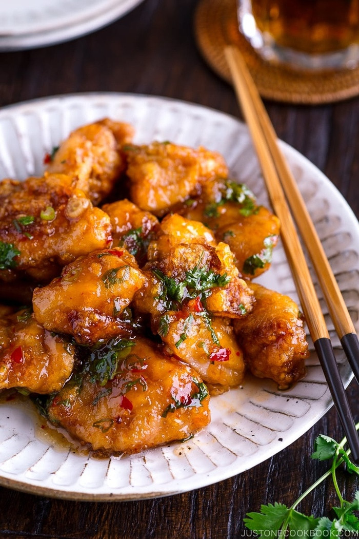 Ngày se lạnh, làm món gà sốt cay, càng ăn càng “say”