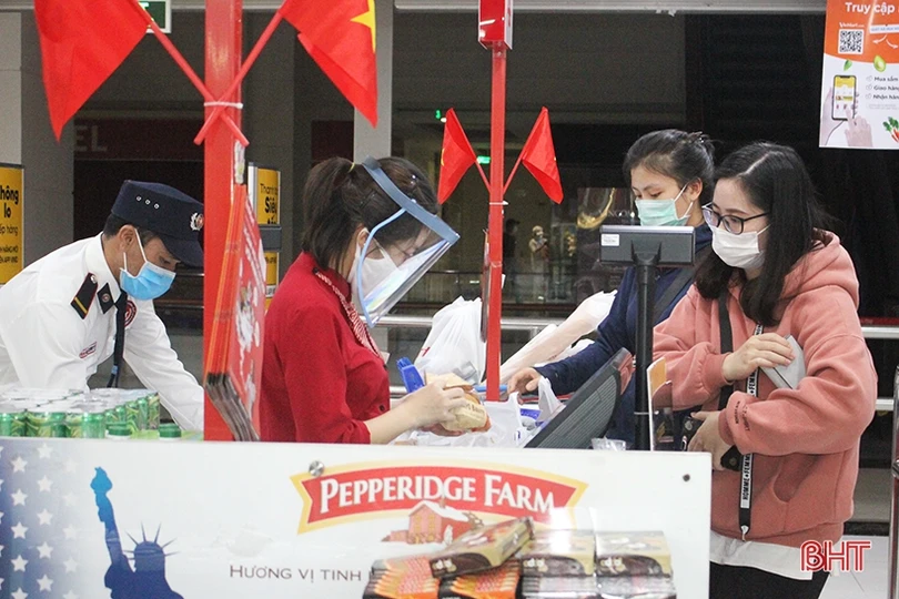 Sau chỉ thị cách ly toàn xã hội, chợ dân sinh, siêu thị Hà Tĩnh vẫn đầy ắp hàng hóa phục vụ