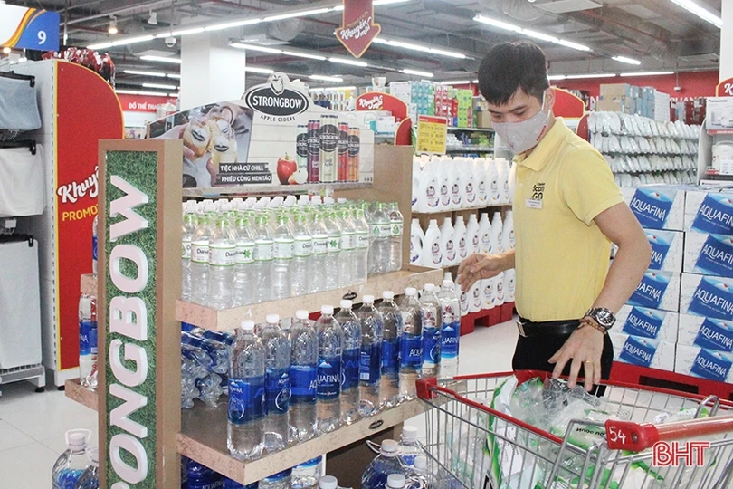 Sau chỉ thị cách ly toàn xã hội, chợ dân sinh, siêu thị Hà Tĩnh vẫn đầy ắp hàng hóa phục vụ