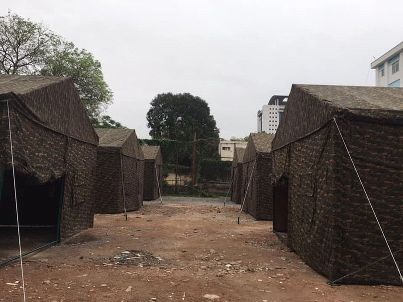 Hình ảnh bệnh viện dã chiến trong khuôn viên Bệnh viện Bạch Mai