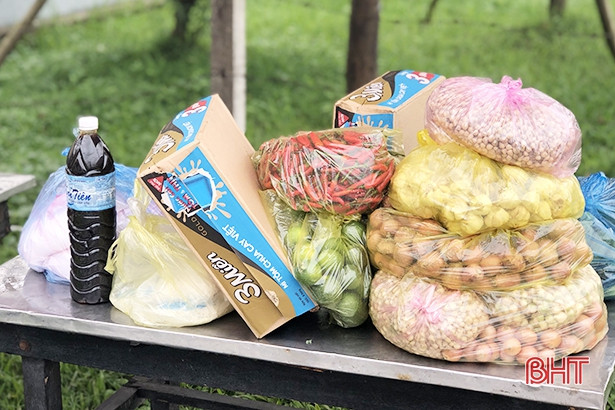 Tiểu thương chợ TP Hà Tĩnh góp 1,5 tấn rau cung ứng cho các điểm cách ly 