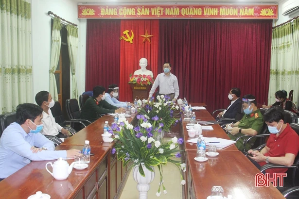 Hành lễ đông người giữa cao điểm dịch Covid-19: Đi ngược chủ trương, gây nguy hiểm sức khỏe cộng đồng!