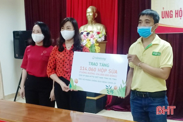 Vinasoy ủng hộ hơn 114.000 hộp sữa cho công tác phòng chống dịch ở Hà Tĩnh