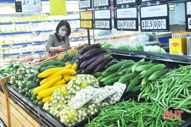 Ngày thứ tư “cách ly xã hội” ở Hà Tĩnh: Siêu thị, chợ dân sinh vẫn đầy ắp hàng, sức mua giảm!