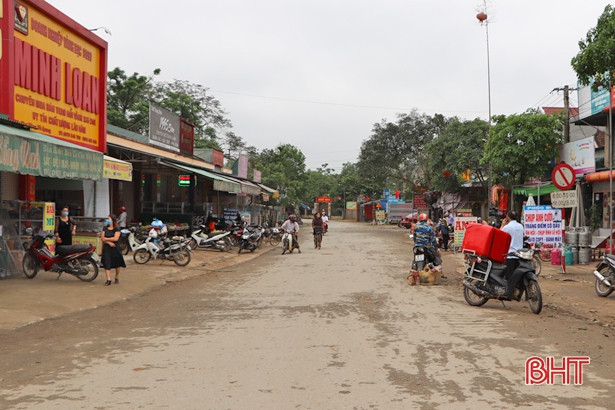 Chợ đầu mối Vũ Quang nghiêm túc đóng các cửa hàng không thiết yếu