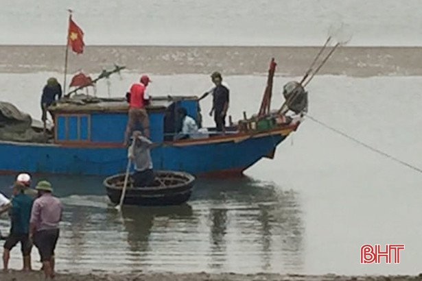 Đi câu mực đêm, 1 người mất tích trên biển